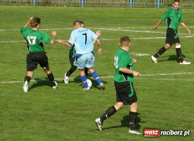 Zdjęcie w galerii na portalu naszraciborz.pl: W meczu siódmej kolejki - siedem goli na Srebrnej wiadomości z regionu