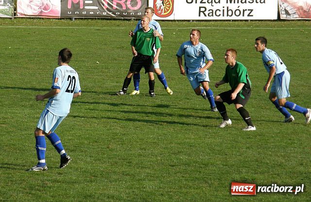 Zdjęcie w galerii na portalu naszraciborz.pl: W meczu siódmej kolejki - siedem goli na Srebrnej wiadomości z regionu