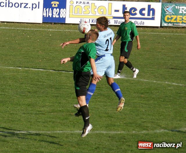Zdjęcie w galerii na portalu naszraciborz.pl: W meczu siódmej kolejki - siedem goli na Srebrnej wiadomości z regionu