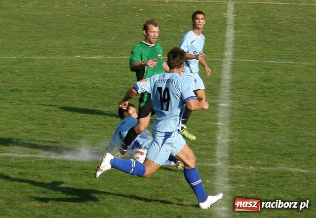 Zdjęcie w galerii na portalu naszraciborz.pl: W meczu siódmej kolejki - siedem goli na Srebrnej wiadomości z regionu