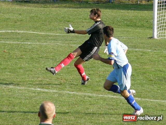 Zdjęcie w galerii na portalu naszraciborz.pl: W meczu siódmej kolejki - siedem goli na Srebrnej wiadomości z regionu