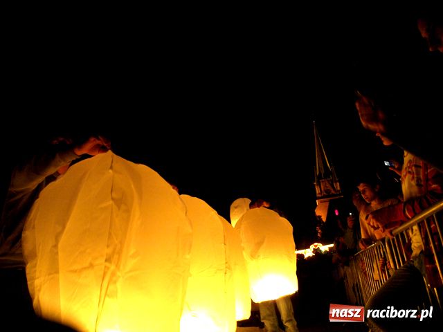 Zdjęcie w galerii na portalu naszraciborz.pl: Blue Cafe i CHIŃSKIE LAMPIONY wiadomości z regionu