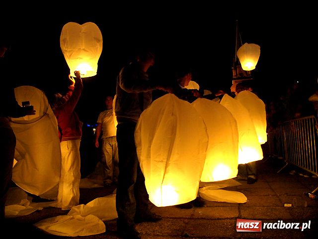 Zdjęcie w galerii na portalu naszraciborz.pl: Blue Cafe i CHIŃSKIE LAMPIONY wiadomości z regionu