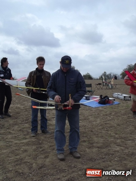 Zdjęcie w galerii na portalu naszraciborz.pl: Trzy zamki - zawody modeli latających F1E wiadomości z regionu