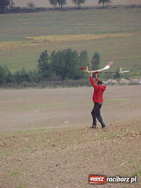Zdjęcie w galerii na portalu naszraciborz.pl: Trzy zamki - zawody modeli latających F1E wiadomości z regionu