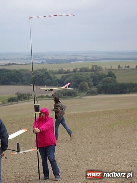 Zdjęcie w galerii na portalu naszraciborz.pl: Trzy zamki - zawody modeli latających F1E wiadomości z regionu