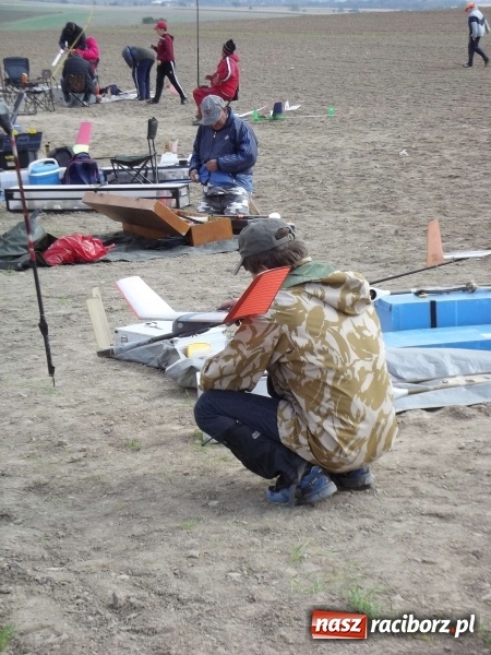 Zdjęcie w galerii na portalu naszraciborz.pl: Trzy zamki - zawody modeli latających F1E wiadomości z regionu