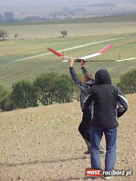 Zdjęcie w galerii na portalu naszraciborz.pl: Trzy zamki - zawody modeli latających F1E wiadomości z regionu
