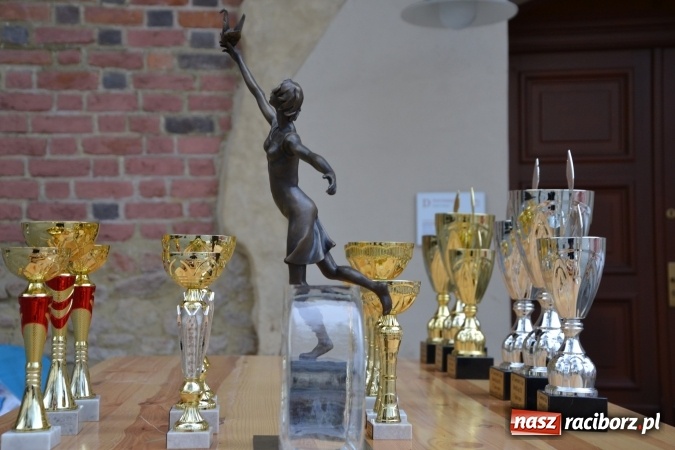 Zdjęcie w galerii na portalu naszraciborz.pl: Trzy zamki - zawody modeli latających F1E wiadomości z regionu