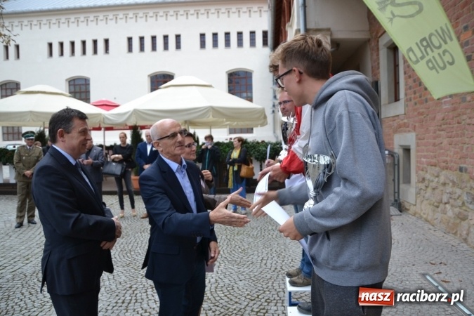 Zdjęcie w galerii na portalu naszraciborz.pl: Trzy zamki - zawody modeli latających F1E wiadomości z regionu