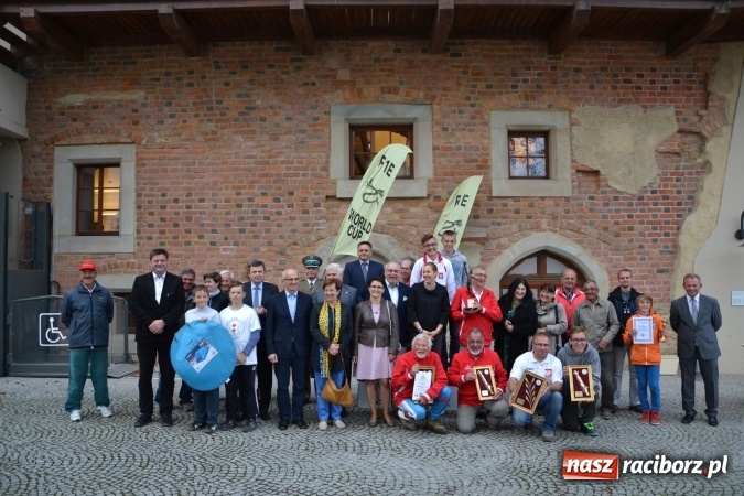 Zdjęcie w galerii na portalu naszraciborz.pl: Trzy zamki - zawody modeli latających F1E wiadomości z regionu