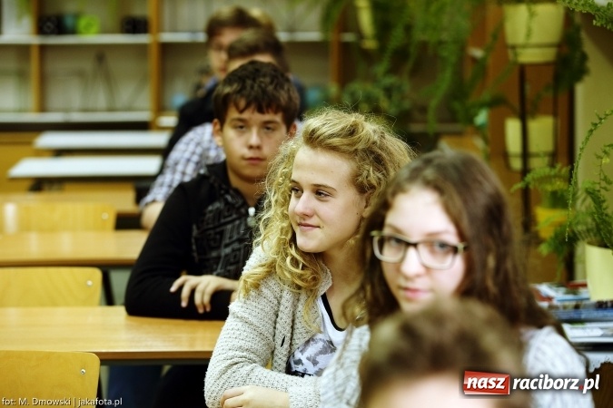 Zdjęcie w galerii na portalu naszraciborz.pl: II LO obchodziło dziś Europejski Dzień Języków Obcych wiadomości z regionu