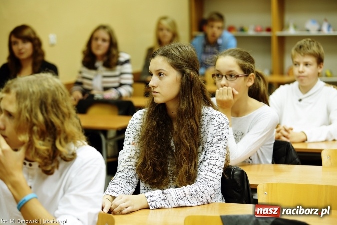 Zdjęcie w galerii na portalu naszraciborz.pl: II LO obchodziło dziś Europejski Dzień Języków Obcych wiadomości z regionu