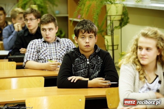 Zdjęcie w galerii na portalu naszraciborz.pl: II LO obchodziło dziś Europejski Dzień Języków Obcych wiadomości z regionu