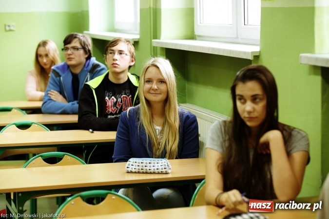 Zdjęcie w galerii na portalu naszraciborz.pl: II LO obchodziło dziś Europejski Dzień Języków Obcych wiadomości z regionu