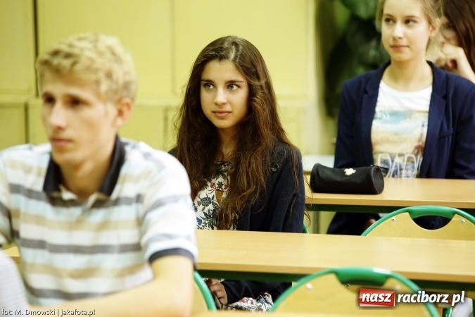 Zdjęcie w galerii na portalu naszraciborz.pl: II LO obchodziło dziś Europejski Dzień Języków Obcych wiadomości z regionu