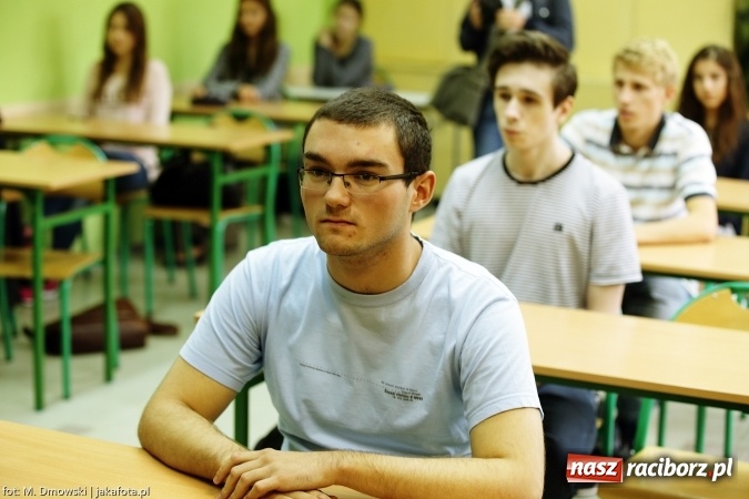 Zdjęcie w galerii na portalu naszraciborz.pl: II LO obchodziło dziś Europejski Dzień Języków Obcych wiadomości z regionu