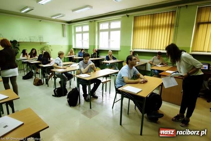 Zdjęcie w galerii na portalu naszraciborz.pl: II LO obchodziło dziś Europejski Dzień Języków Obcych wiadomości z regionu