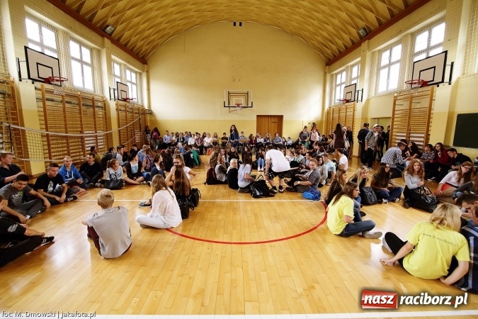 Zdjęcie w galerii na portalu naszraciborz.pl: II LO obchodziło dziś Europejski Dzień Języków Obcych wiadomości z regionu