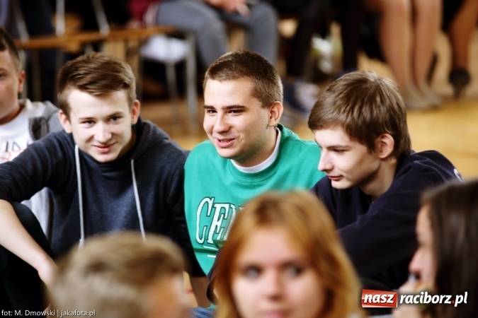 Zdjęcie w galerii na portalu naszraciborz.pl: II LO obchodziło dziś Europejski Dzień Języków Obcych wiadomości z regionu