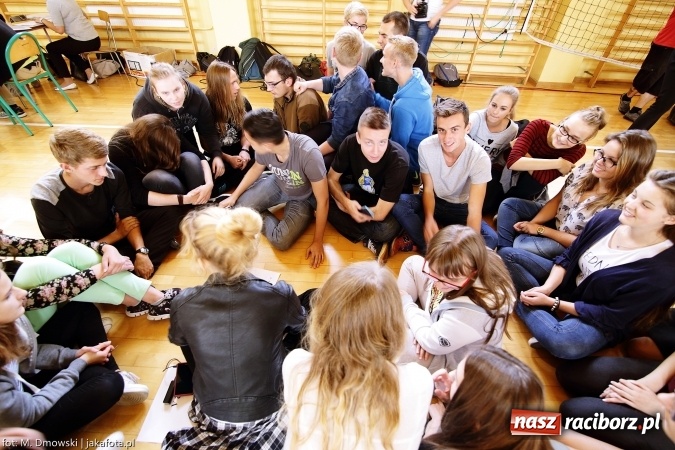 Zdjęcie w galerii na portalu naszraciborz.pl: II LO obchodziło dziś Europejski Dzień Języków Obcych wiadomości z regionu