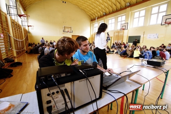 Zdjęcie w galerii na portalu naszraciborz.pl: II LO obchodziło dziś Europejski Dzień Języków Obcych wiadomości z regionu
