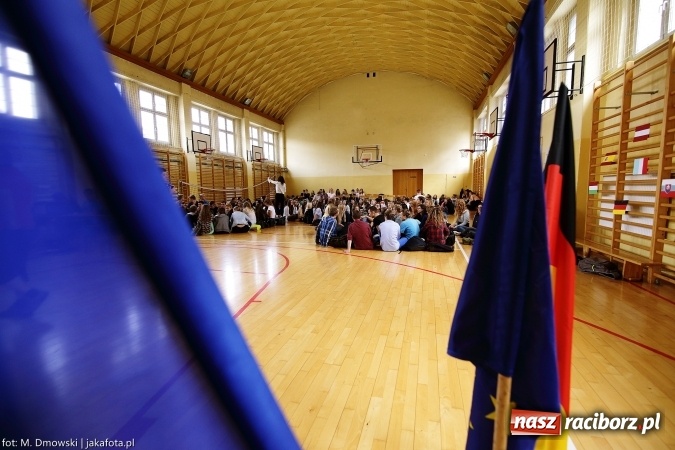 Zdjęcie w galerii na portalu naszraciborz.pl: II LO obchodziło dziś Europejski Dzień Języków Obcych wiadomości z regionu