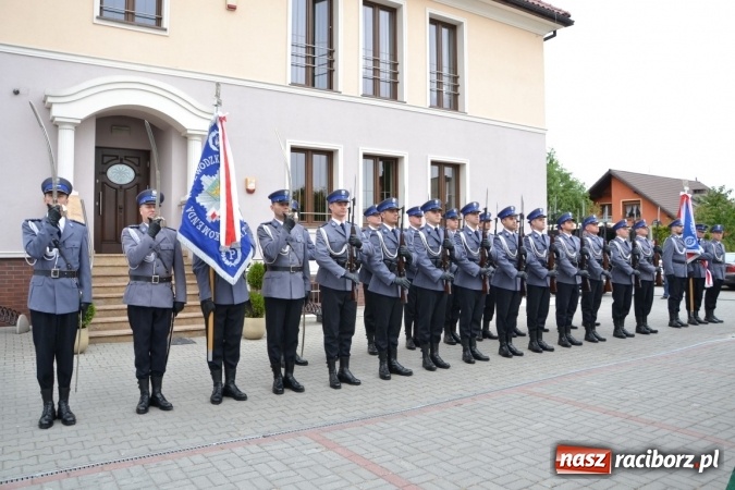 Zdjęcie w galerii na portalu naszraciborz.pl: Policjanci oficjalnie wrócili do pracy w Komisariacie Krzyżanowice - zobacz jak wygląda po gruntownej modernizacji wiadomości z regionu