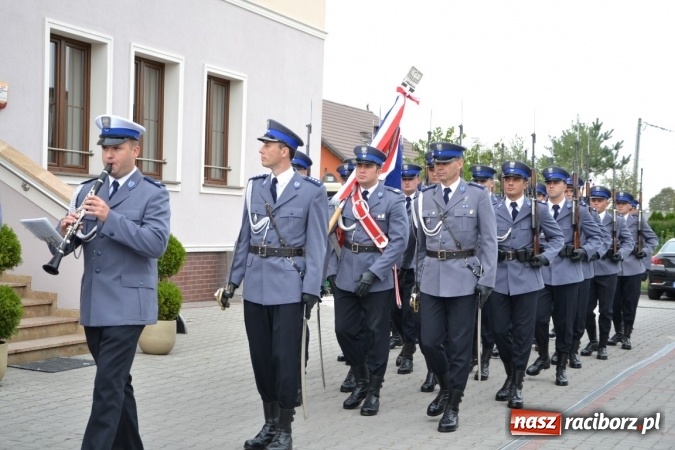 Zdjęcie w galerii na portalu naszraciborz.pl: Policjanci oficjalnie wrócili do pracy w Komisariacie Krzyżanowice - zobacz jak wygląda po gruntownej modernizacji wiadomości z regionu