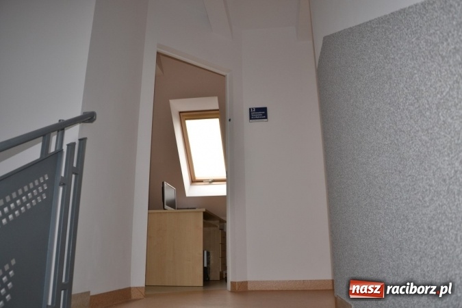 Zdjęcie w galerii na portalu naszraciborz.pl: Policjanci oficjalnie wrócili do pracy w Komisariacie Krzyżanowice - zobacz jak wygląda po gruntownej modernizacji wiadomości z regionu