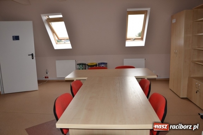 Zdjęcie w galerii na portalu naszraciborz.pl: Policjanci oficjalnie wrócili do pracy w Komisariacie Krzyżanowice - zobacz jak wygląda po gruntownej modernizacji wiadomości z regionu