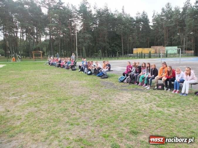 Zdjęcie w galerii na portalu naszraciborz.pl: Młodzież z Kuźni Raciborskiej poznała street workout  wiadomości z regionu