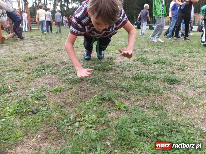 Zdjęcie w galerii na portalu naszraciborz.pl: Młodzież z Kuźni Raciborskiej poznała street workout  wiadomości z regionu