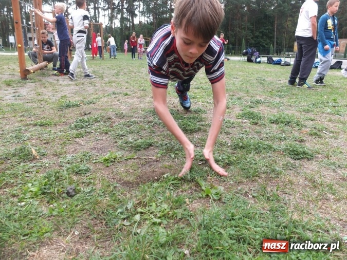 Zdjęcie w galerii na portalu naszraciborz.pl: Młodzież z Kuźni Raciborskiej poznała street workout  wiadomości z regionu