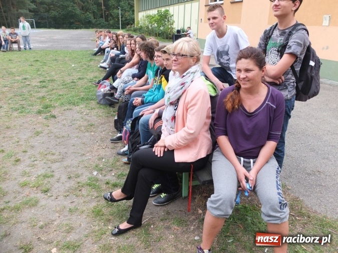 Zdjęcie w galerii na portalu naszraciborz.pl: Młodzież z Kuźni Raciborskiej poznała street workout  wiadomości z regionu