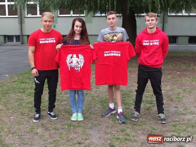 Zdjęcie w galerii na portalu naszraciborz.pl: Młodzież z Kuźni Raciborskiej poznała street workout  wiadomości z regionu