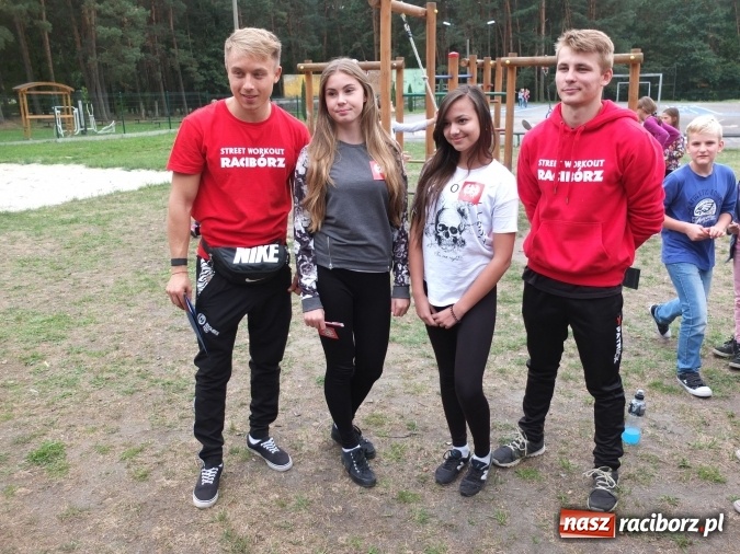 Zdjęcie w galerii na portalu naszraciborz.pl: Młodzież z Kuźni Raciborskiej poznała street workout  wiadomości z regionu