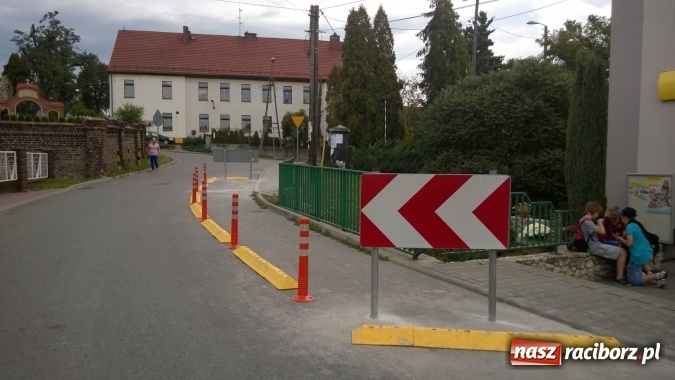 Zdjęcie w galerii na portalu naszraciborz.pl: Miała być kładka nad potokiem, a wyszło coś takiego... wiadomości z regionu