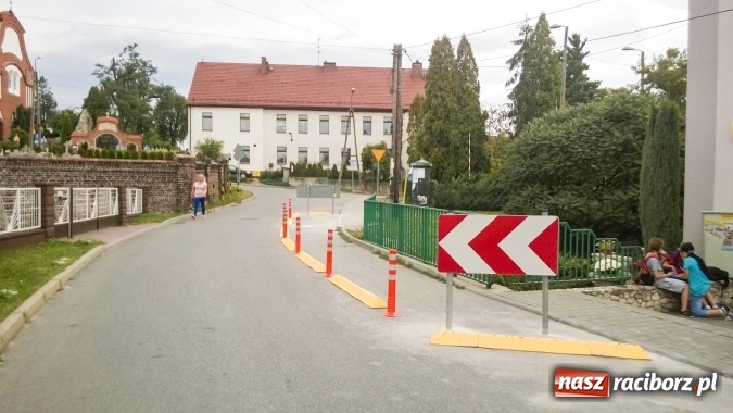 Zdjęcie w galerii na portalu naszraciborz.pl: Miała być kładka nad potokiem, a wyszło coś takiego... wiadomości z regionu