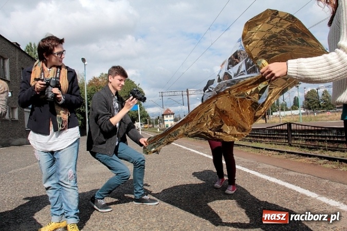 Zdjęcie w galerii na portalu naszraciborz.pl: Blaski i cienie i raciborskiego dworca - plener uczniów Liceum Plastycznego  wiadomości z regionu