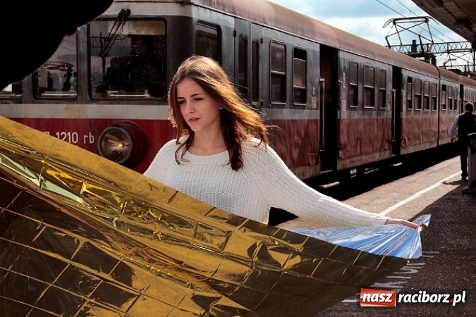 Zdjęcie w galerii na portalu naszraciborz.pl: Blaski i cienie i raciborskiego dworca - plener uczniów Liceum Plastycznego  wiadomości z regionu