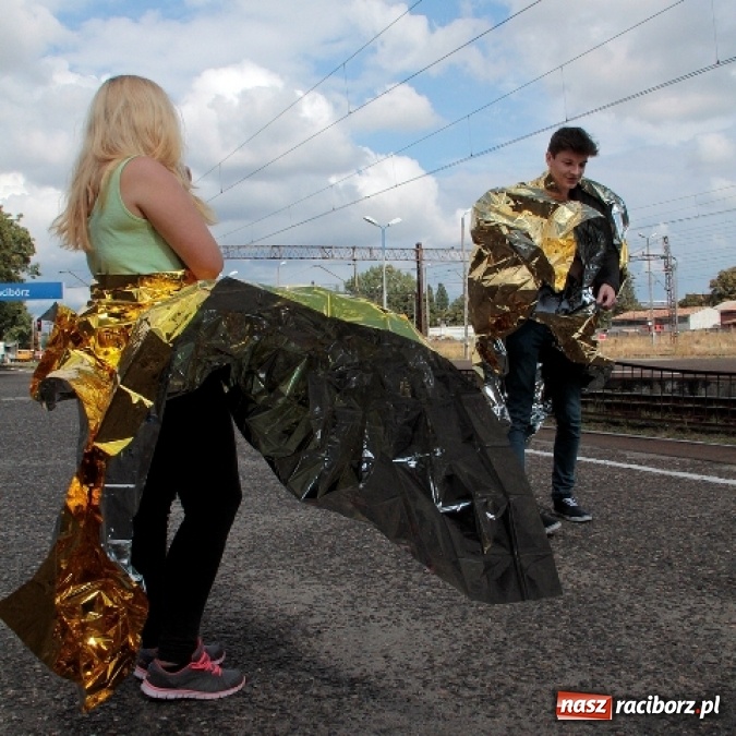 Zdjęcie w galerii na portalu naszraciborz.pl: Blaski i cienie i raciborskiego dworca - plener uczniów Liceum Plastycznego  wiadomości z regionu