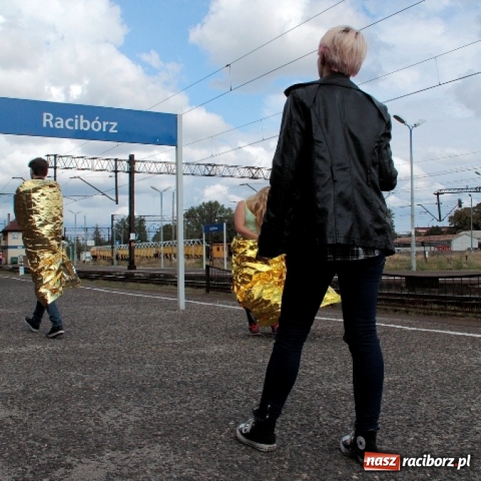 Zdjęcie w galerii na portalu naszraciborz.pl: Blaski i cienie i raciborskiego dworca - plener uczniów Liceum Plastycznego  wiadomości z regionu