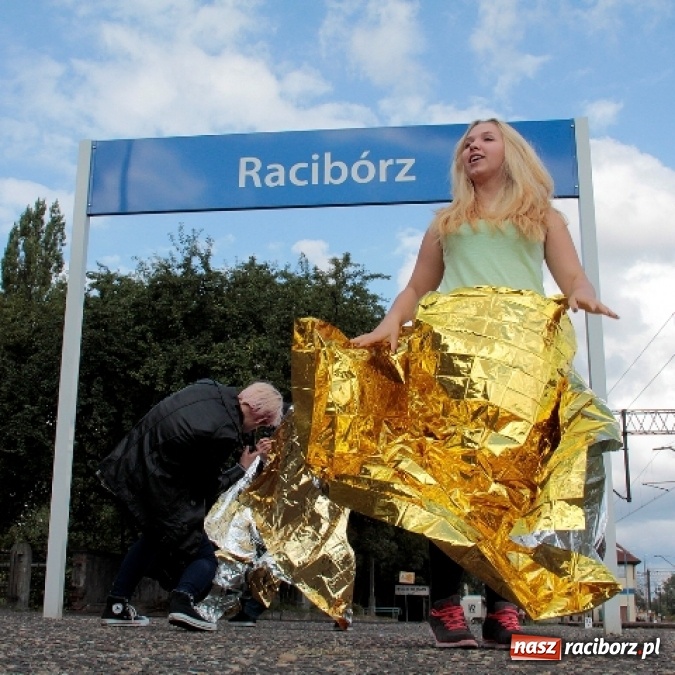 Zdjęcie w galerii na portalu naszraciborz.pl: Blaski i cienie i raciborskiego dworca - plener uczniów Liceum Plastycznego  wiadomości z regionu