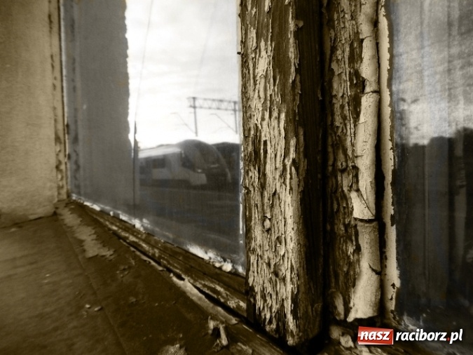 Zdjęcie w galerii na portalu naszraciborz.pl: Blaski i cienie i raciborskiego dworca - plener uczniów Liceum Plastycznego  wiadomości z regionu