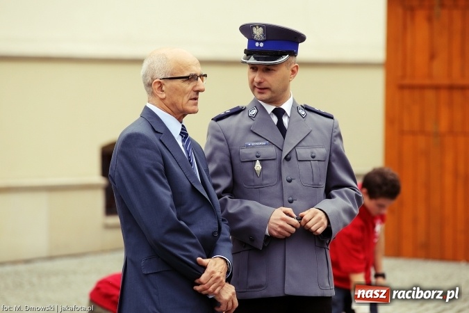 Zdjęcie w galerii na portalu naszraciborz.pl: Piknik militarny na zamku - uczniowie ZSOMS złożyli ślubowanie wiadomości z regionu