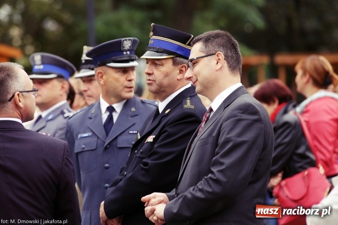 Zdjęcie w galerii na portalu naszraciborz.pl: Piknik militarny na zamku - uczniowie ZSOMS złożyli ślubowanie wiadomości z regionu