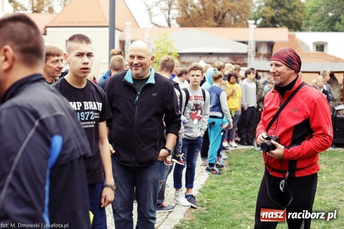 Zdjęcie w galerii na portalu naszraciborz.pl: Piknik militarny na zamku - uczniowie ZSOMS złożyli ślubowanie wiadomości z regionu