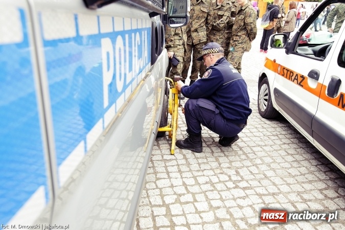 Zdjęcie w galerii na portalu naszraciborz.pl: Piknik militarny na zamku - uczniowie ZSOMS złożyli ślubowanie wiadomości z regionu