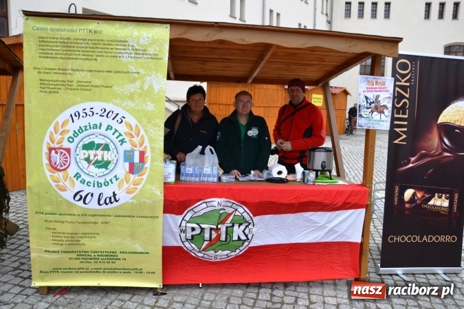 Zdjęcie w galerii na portalu naszraciborz.pl: Uczestnicy 50. Rajdu Szlakiem Husarii dotarli na zamek wiadomości z regionu